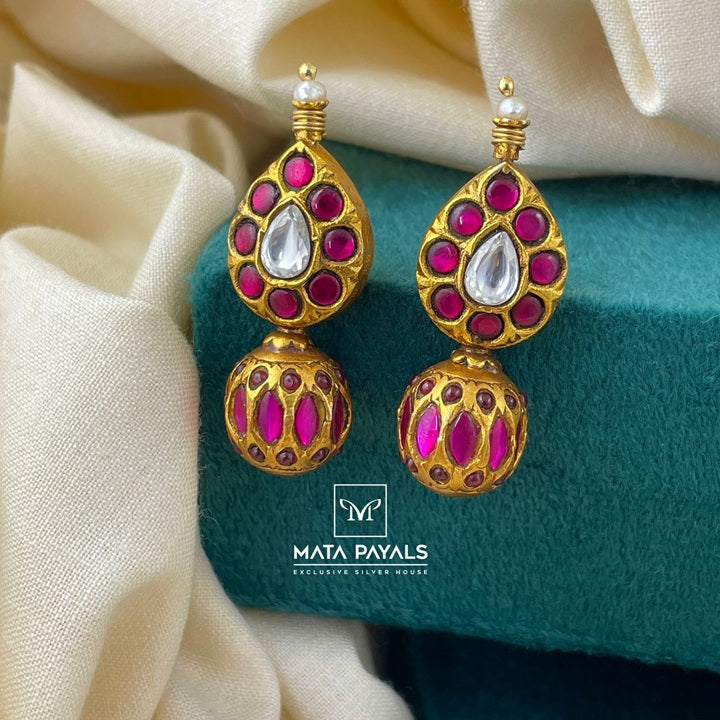 Innovative Kundan Stud