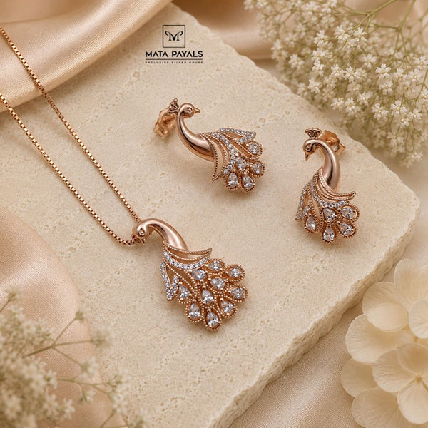 Exemplary Mayura Pendant Set