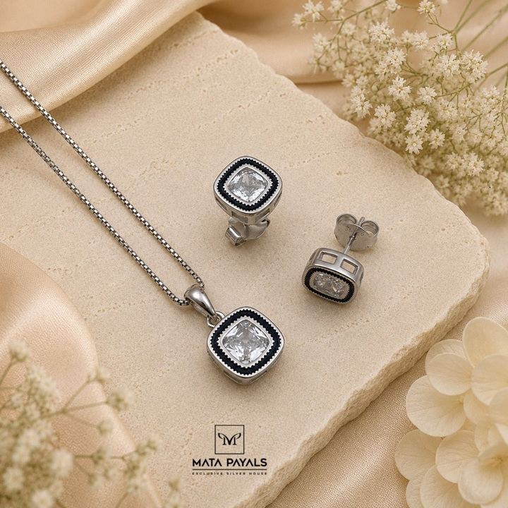 Cute Black Pendant Set