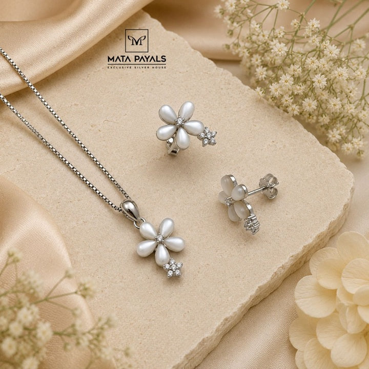 Attractive Floral Pendant Set