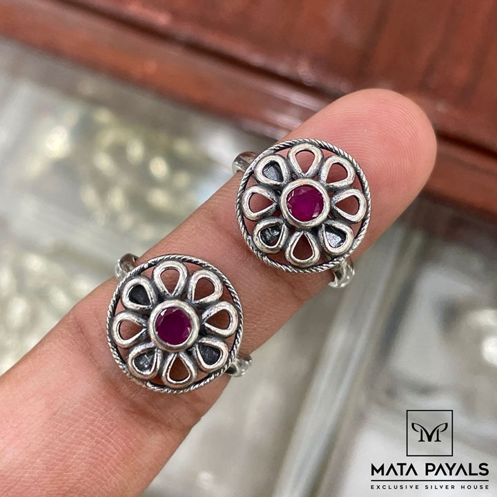 Impressive Cut Stone Toe Ring