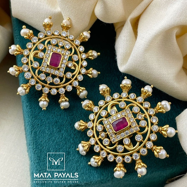 Exclusive Cut Stone Stud