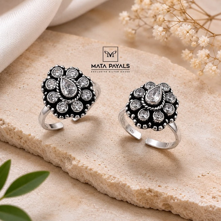 Ravishnig White Toe Ring