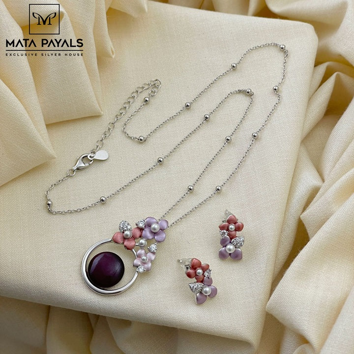Stylish Zircon Pendant Set