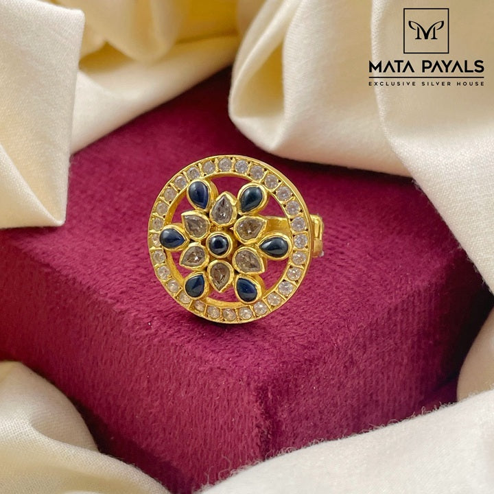 Floral B&W Gold Plated Finger Ring