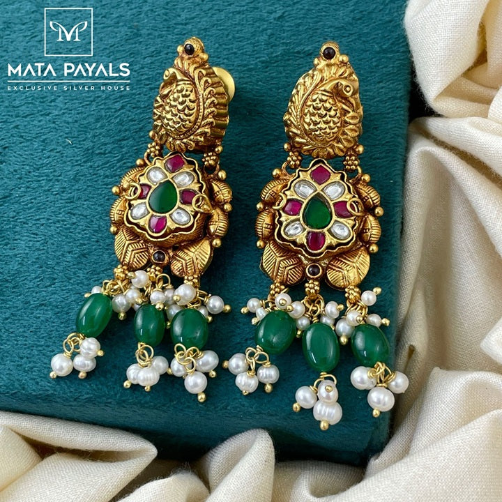 Pretty Kundan Chandbali