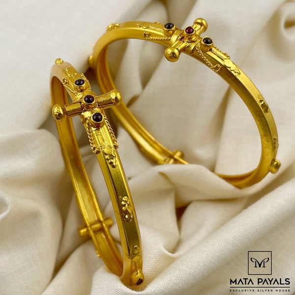 Attractive Gold Polish Bangle