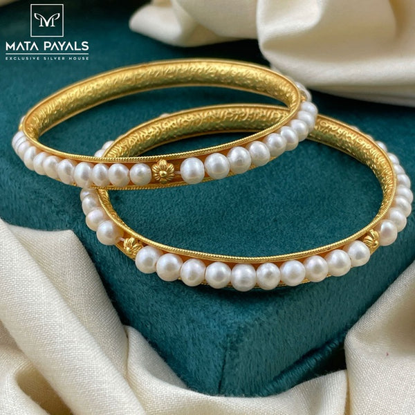 Eccentric Pearl Bangle