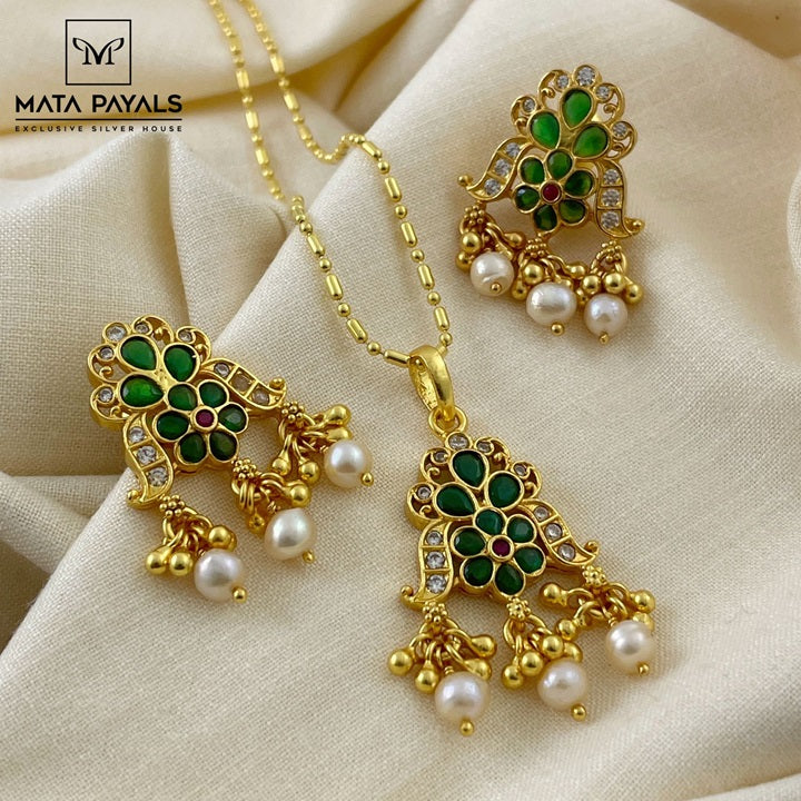 Attractive Silver Pendant Set