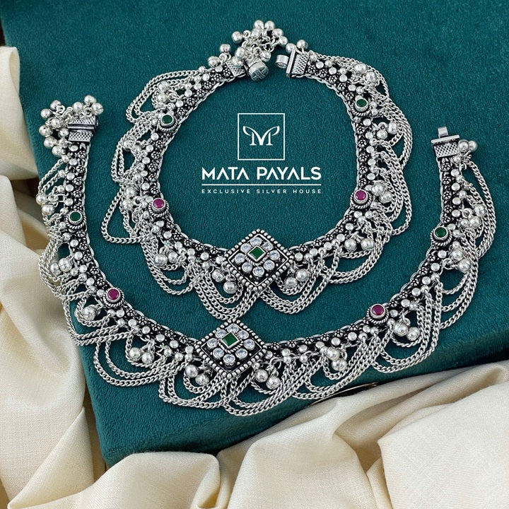 Impressive Cut Stone Anklet