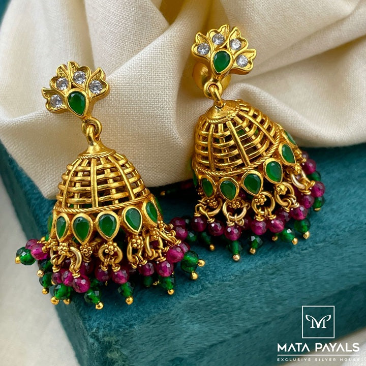 Mesmerizing Gold Polish Jumka