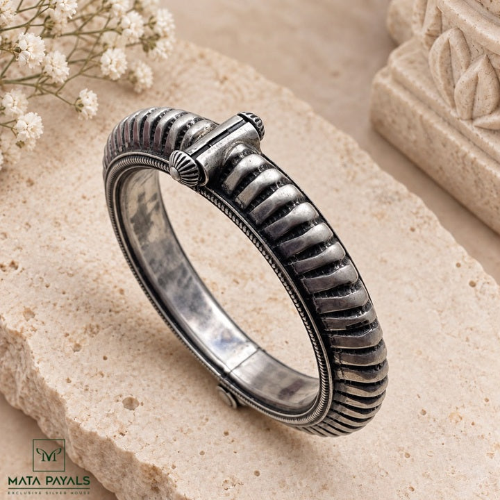 Attractive Oxidised Kada
