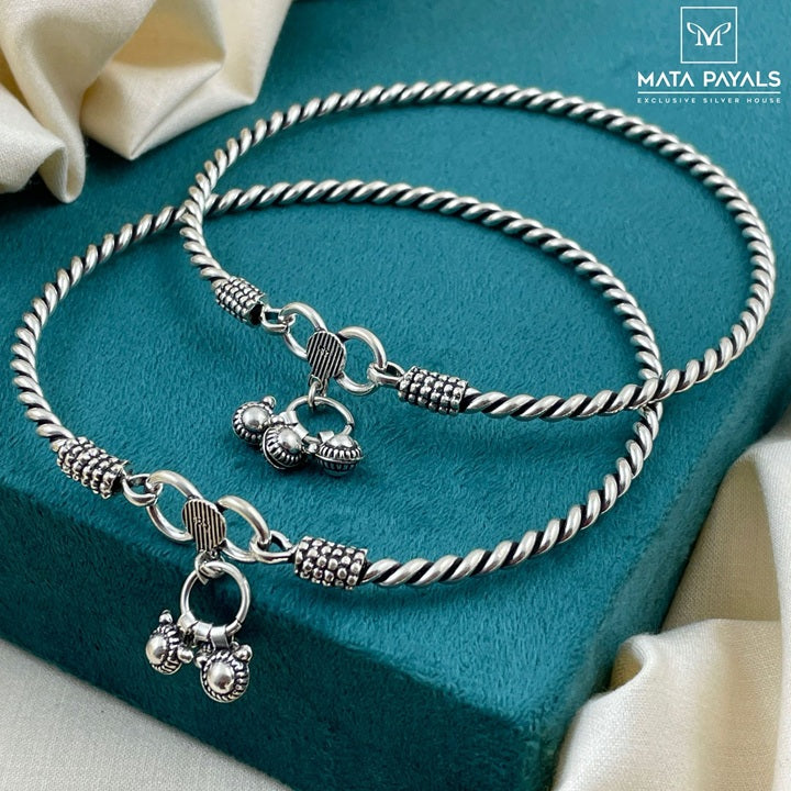 Twisted Oxidised Leg Kada