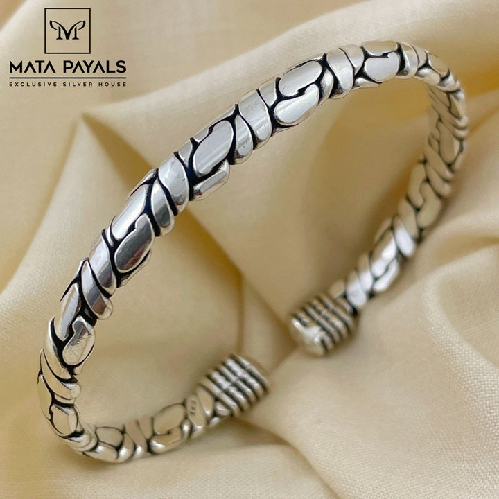 Mesmeric Oxidised Kada