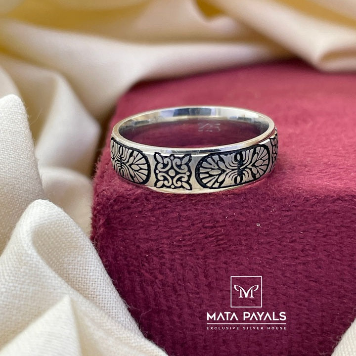 Incredible Silver Finger Ring