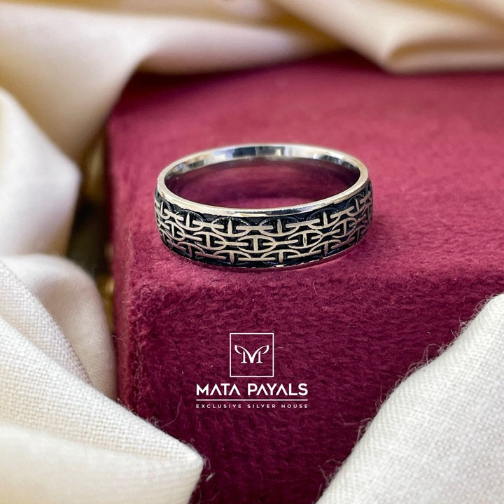 Superlative Finger Ring
