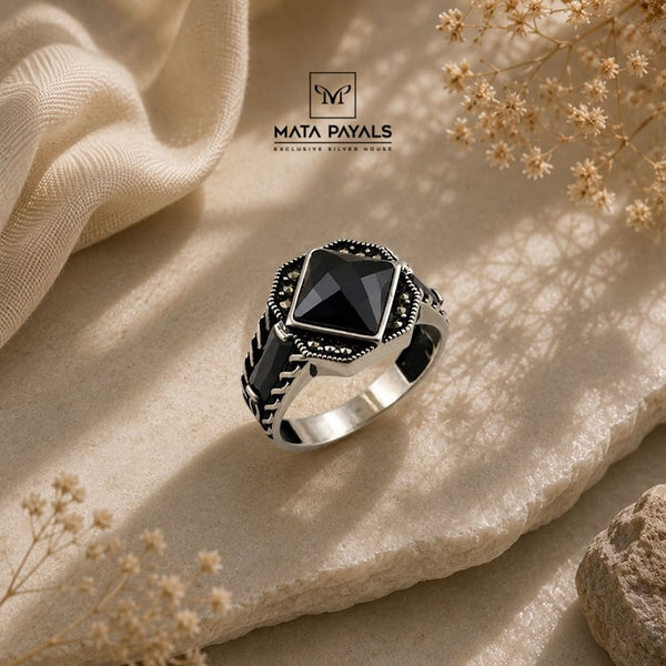 Elegant Black Onyx Finger Ring