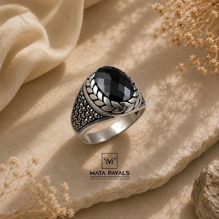 Impressive Black Onyx Finger Ring
