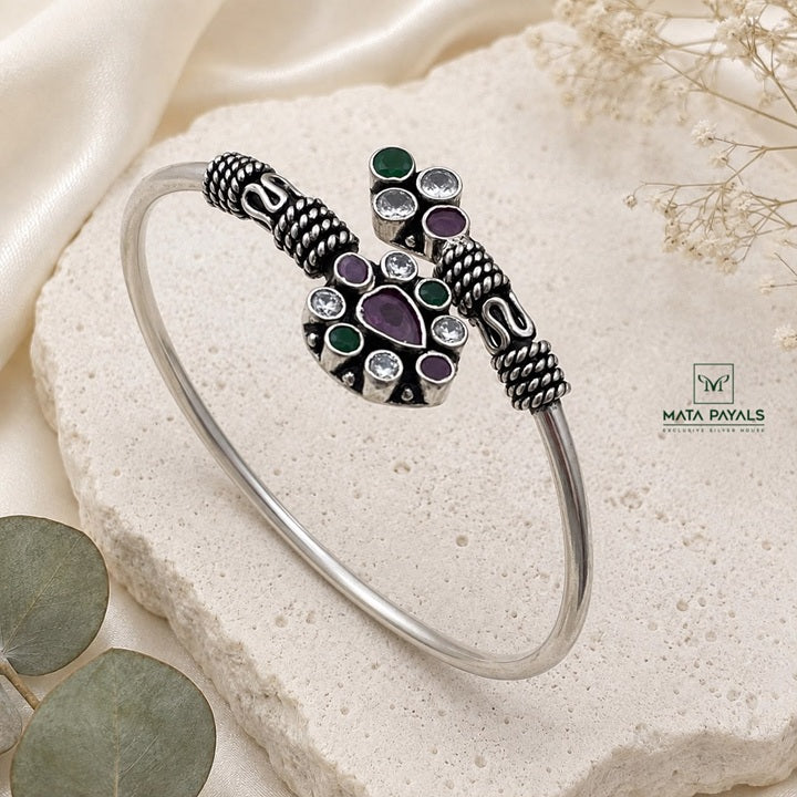 Unique Cut Stone Kada