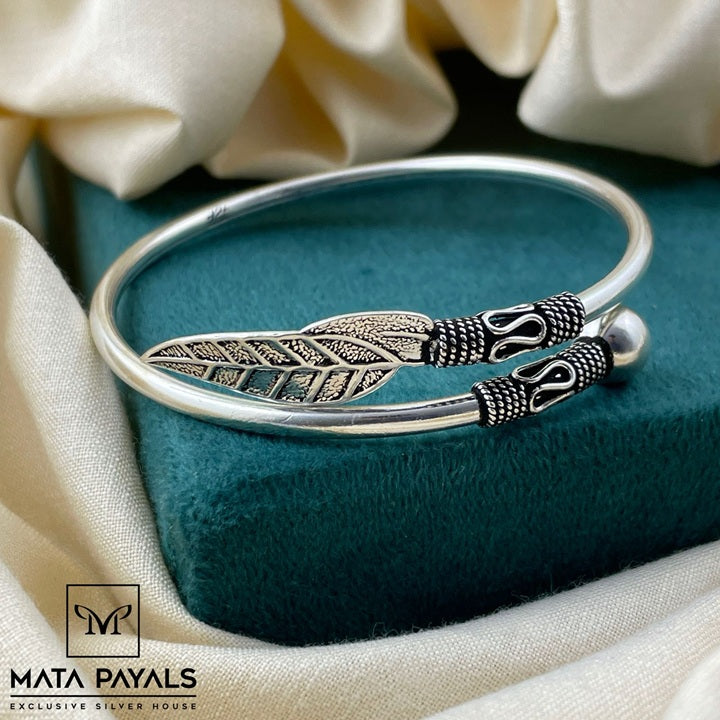 Charming Leaf Siver Kada