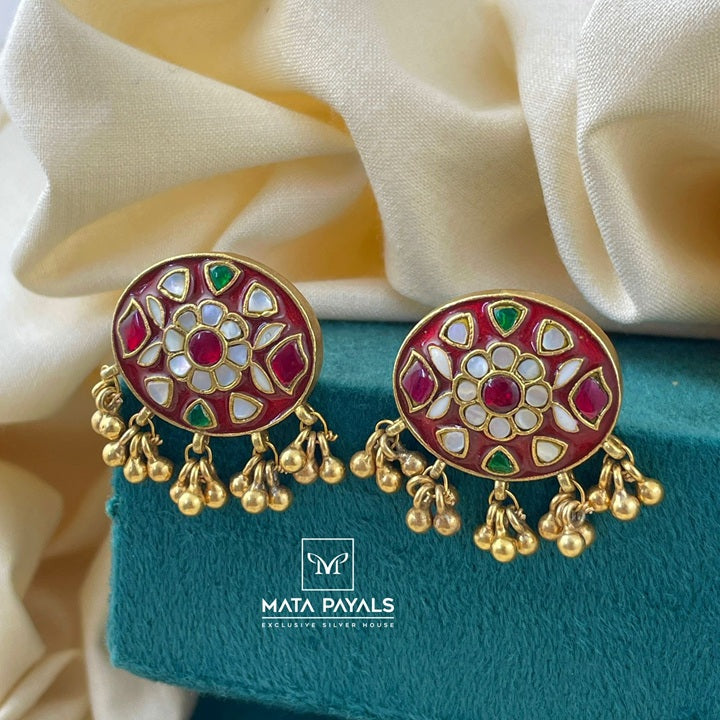Photogenic Floral Kundan Stud