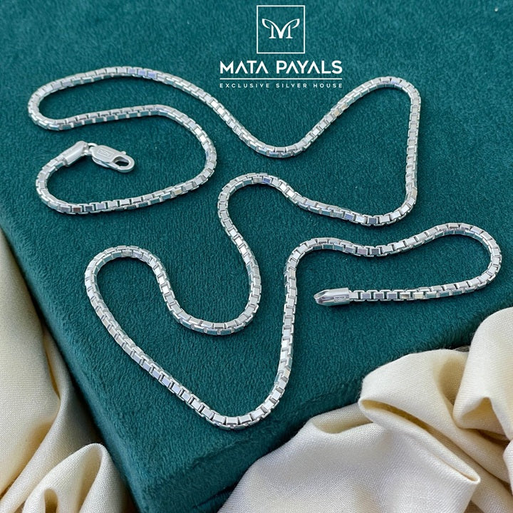 Attractive Link Design Neckchain