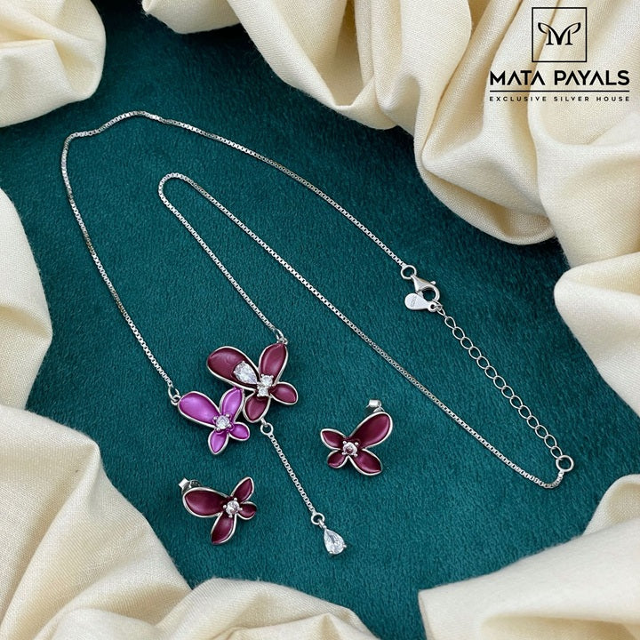Pretty Floral Necklace