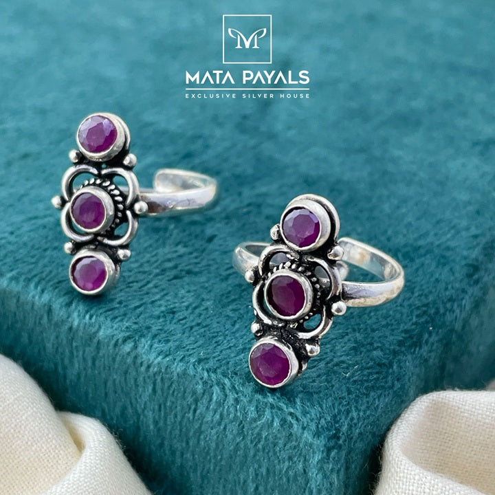 Mesmerizing Cut Stone Toe Ring