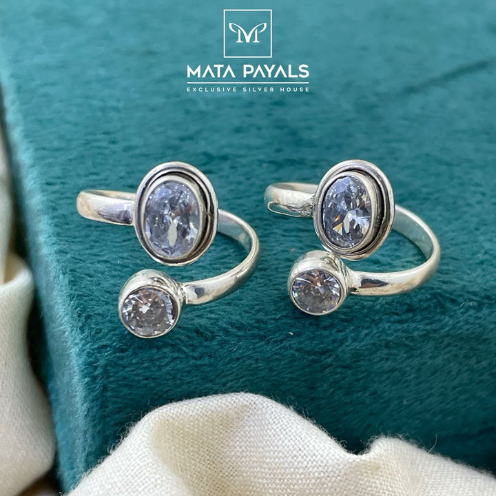 Attractive White Stone Toe Ring
