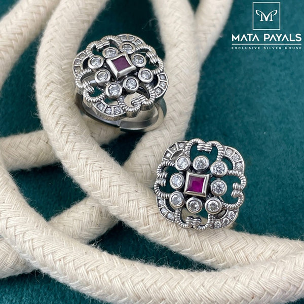Elegant Cut Stone Toe Ring