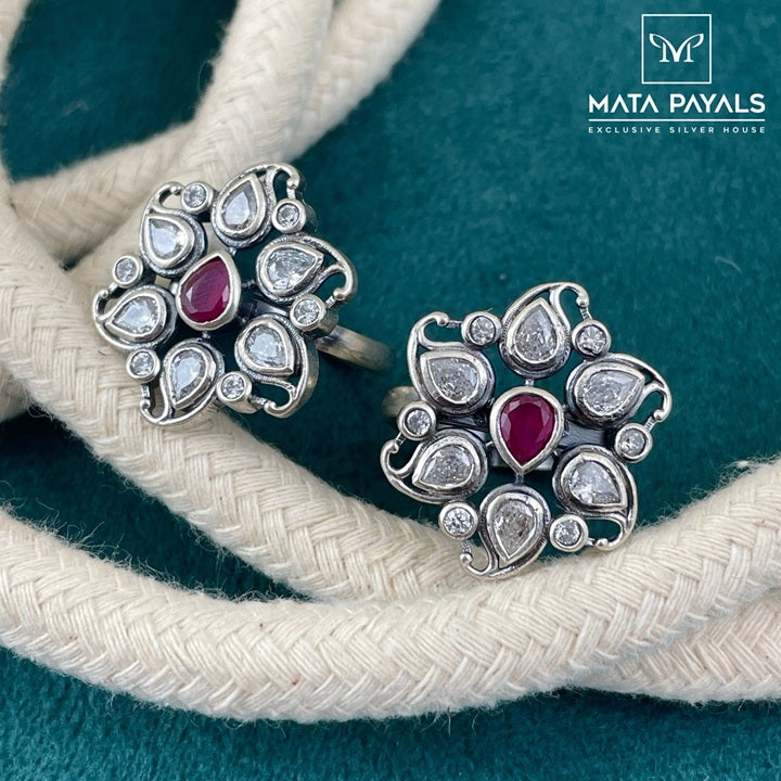 Ethnical Cut Stone Toe Ring