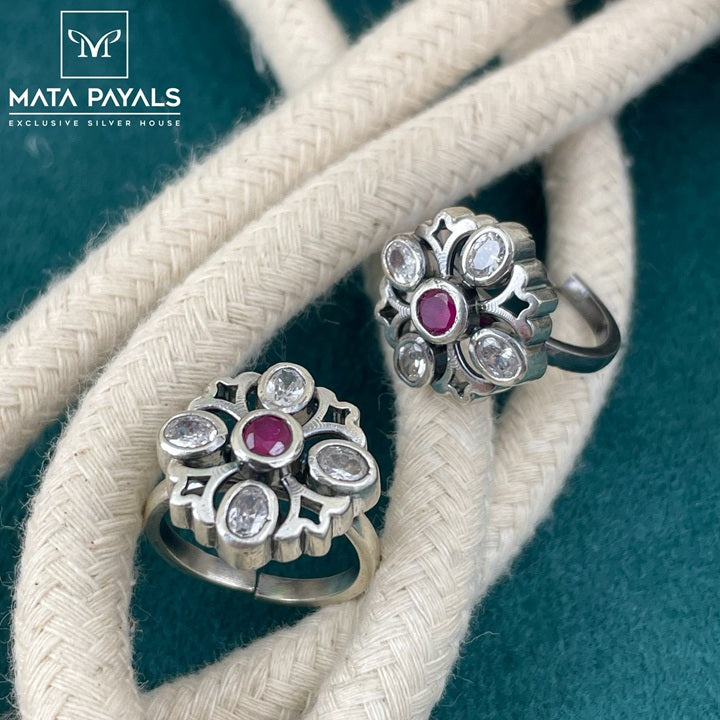 Simple Cut Stone Toe Ring