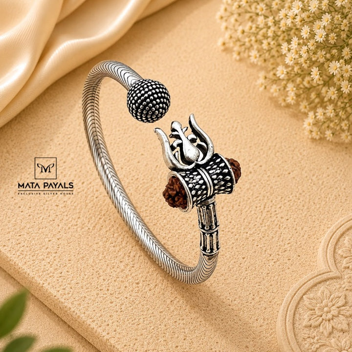 Elegant Men's Kada