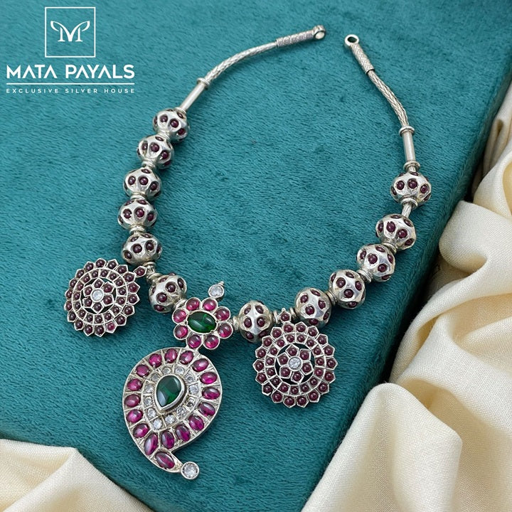 Pretty Mango Design Necklace