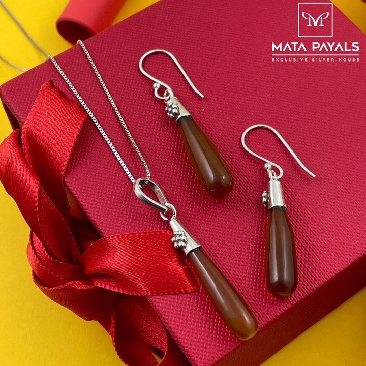 Attractive Onyx Pendant Set
