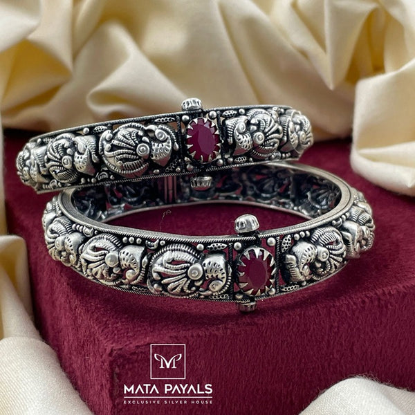 Exclusive Oxidised Bangle