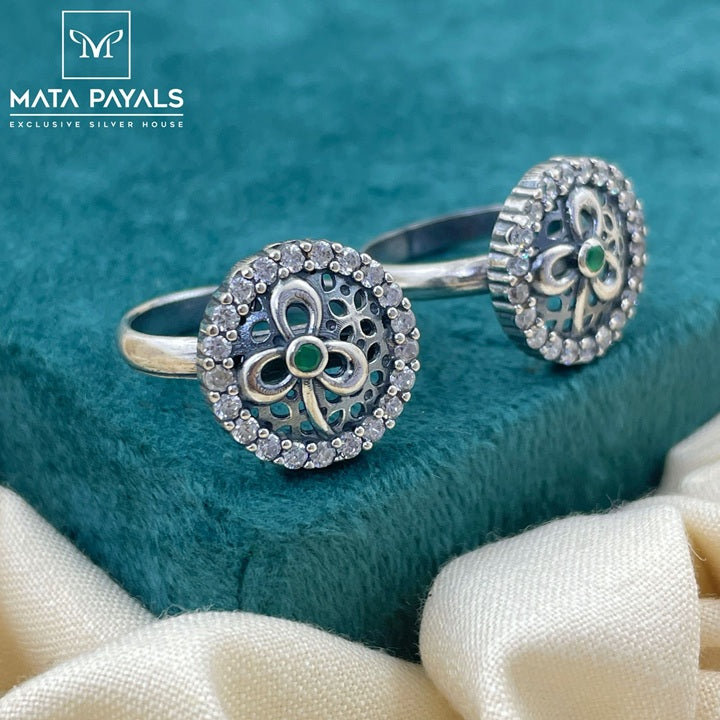 Impeccable Oxidised Toe Ring