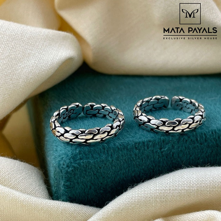 Elegant Oxidised Toe Ring