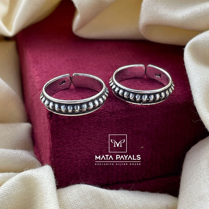 Elegant Oxidised Toe Ring