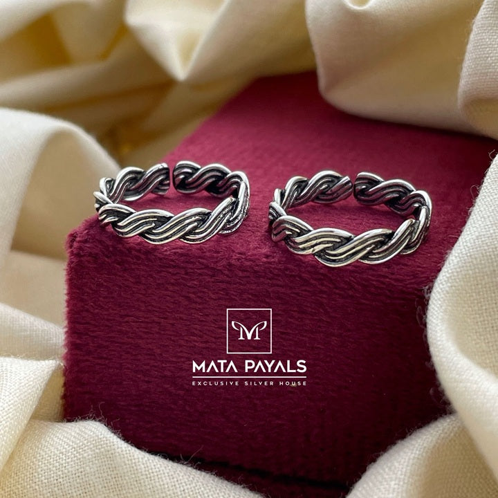Twisted Band Toe Ring