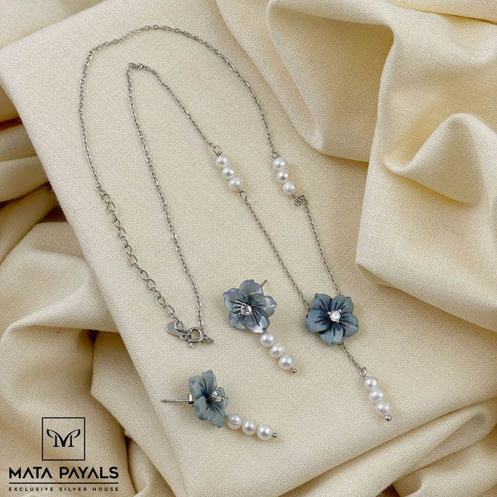 Lovely Floral Pendant Set