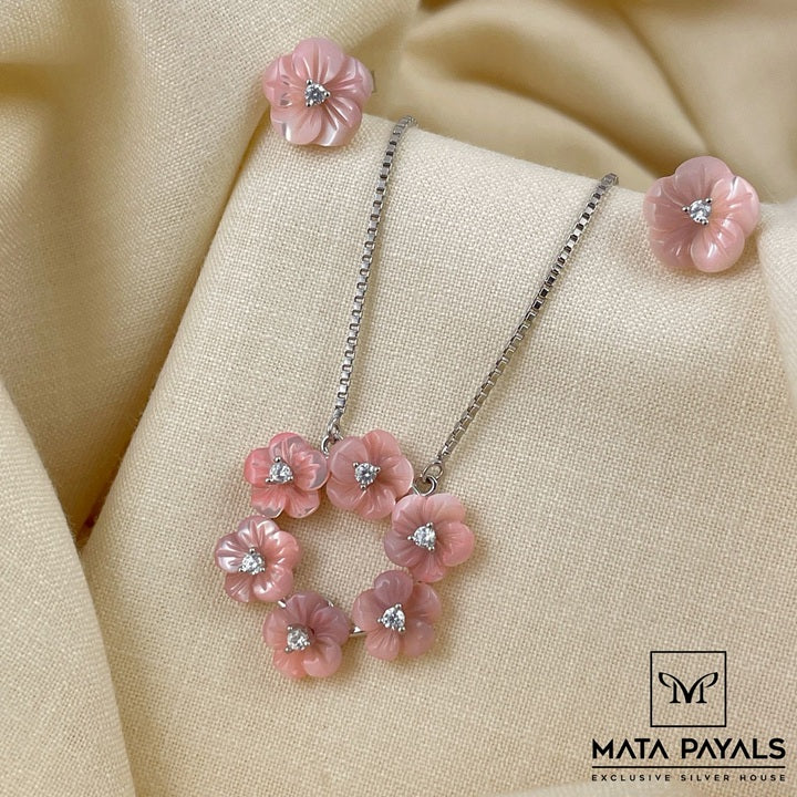 Classic Floral Pendant Set