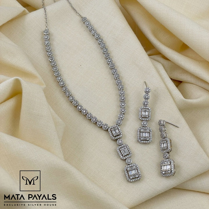 Attractive Zircon Pendant Set