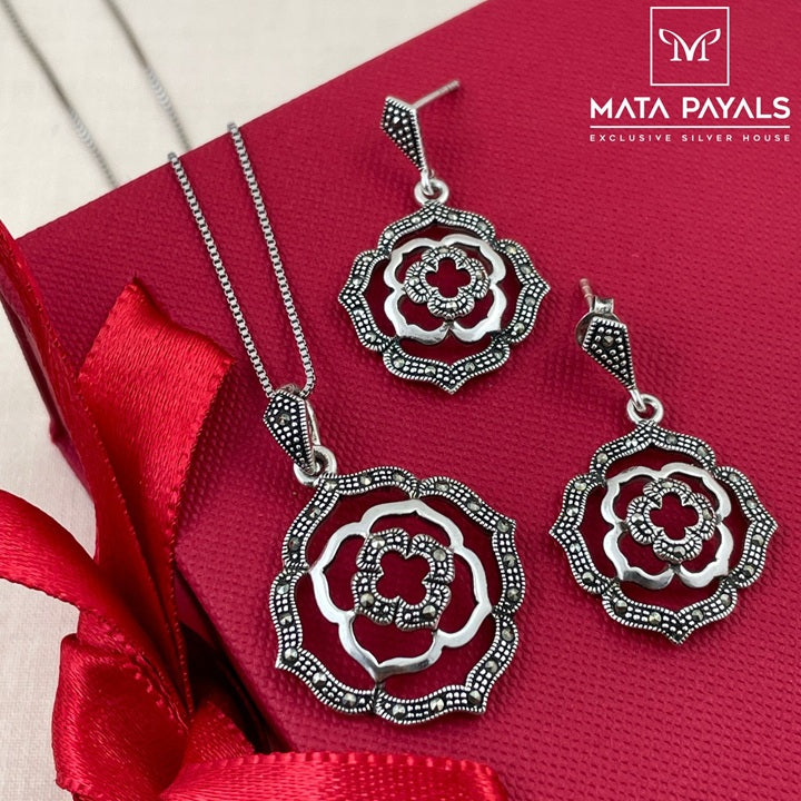 Pretty Silver Pendant Set