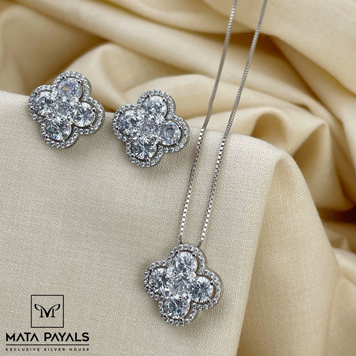 Impressive Zircon Pendant Set