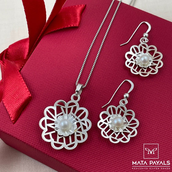 Attractive Silver Pendant Set