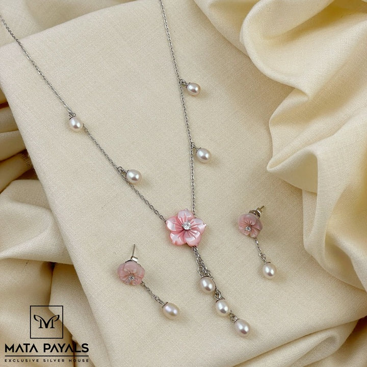 Classic Floral Pendant Set
