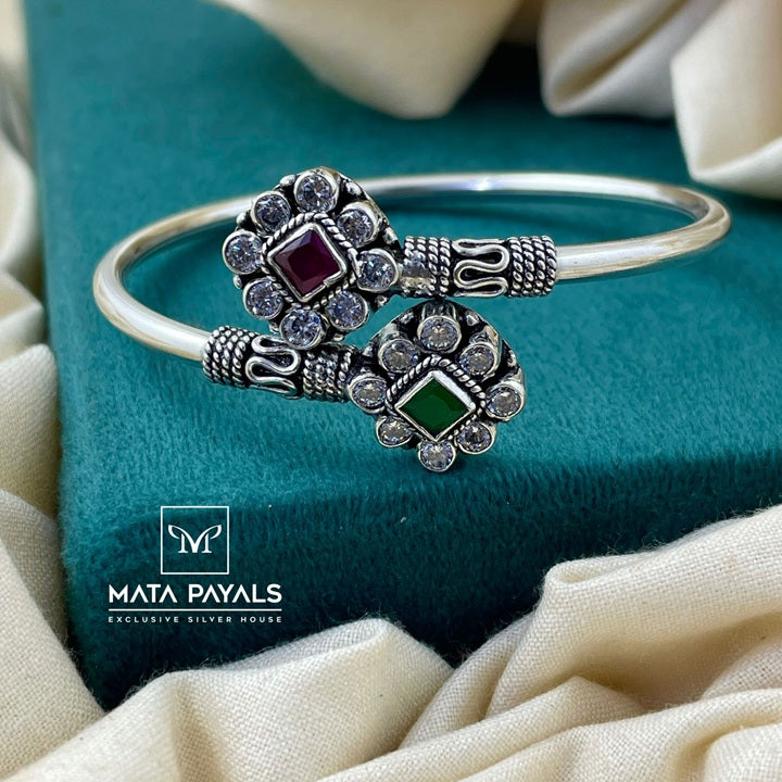 Impressive Cut Stone Kada