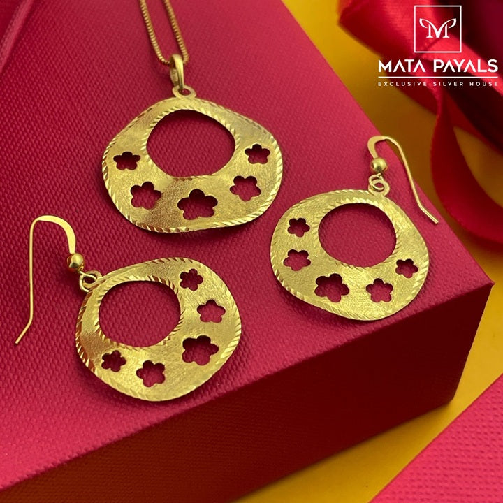 Plain Gold Polish Pendant Set