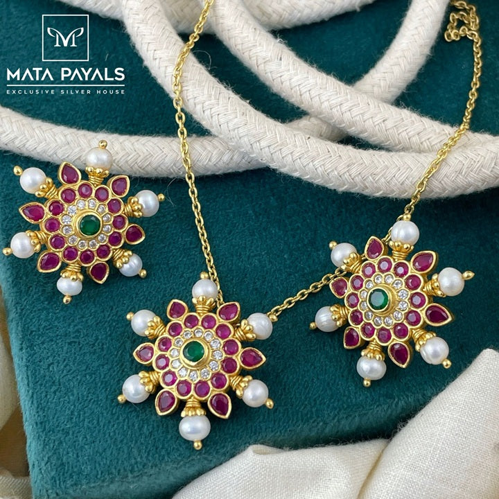 Gold Polish Pendant Set